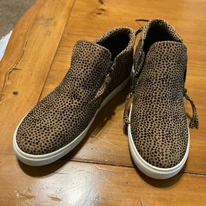 sz 4 GB girls leopard print booties. NWOT